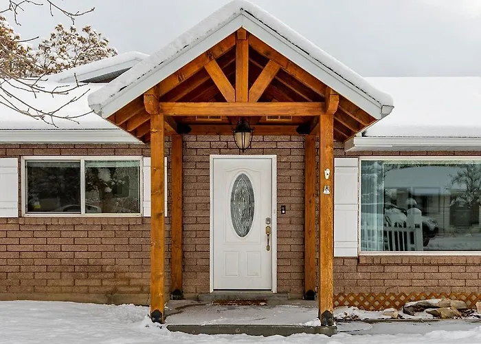 Modern Home Near Uvu And Byu With Hot Tub And Mountain Views