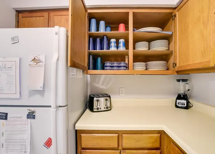 Sunny Condo - Private Ocean Isle Beach Access!