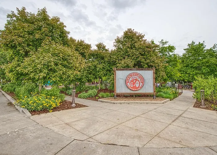 Modern Townhome Near Old Town, Breweries, & River!
