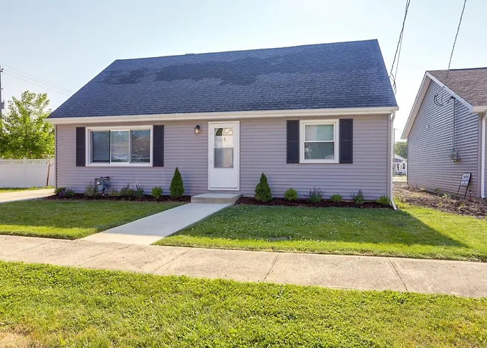 Dog-Friendly Port Clinton Home: Walk To Lake Erie!