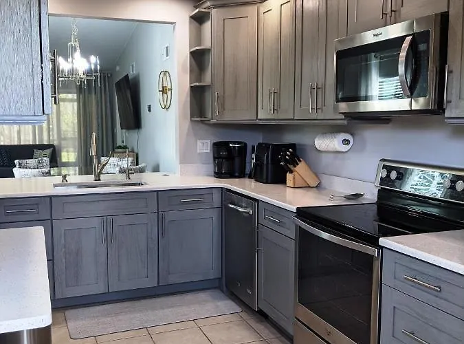 Lovely 2 Bedroom Condo With A Pool!