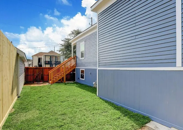 Renovated Beach Bungalow!