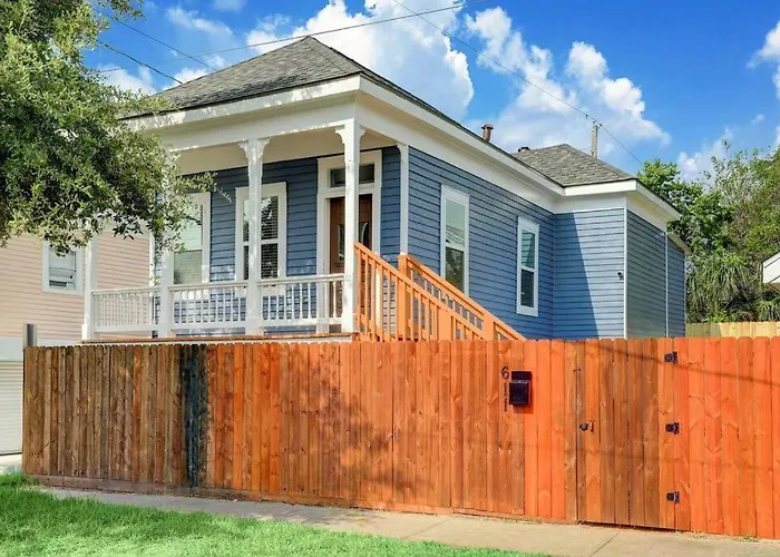 Renovated Beach Bungalow!