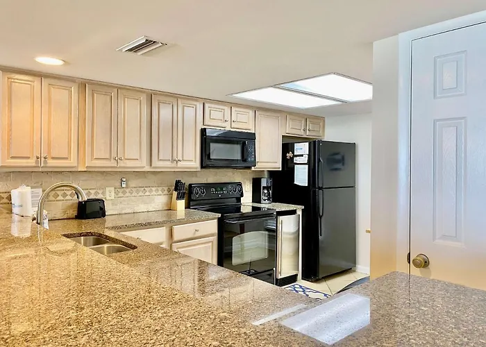 Wind Drift 102S: Beachfront Condo with Pools and Tennis