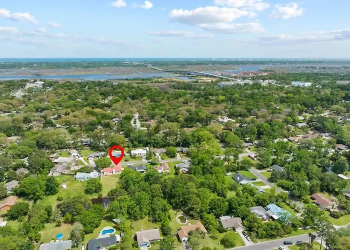 Spacious Home Near Beach, Large Yard, Game Room And Dog Friendly
