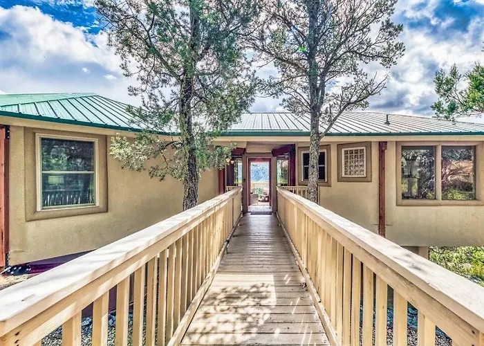 Mesa Verde, Hot Tub, Pedestal Octagon Home / Mount