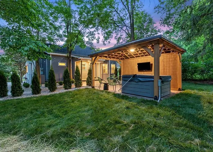 The Luxe/Hot Tub/12Min To Horse Park/30 Min To Ark