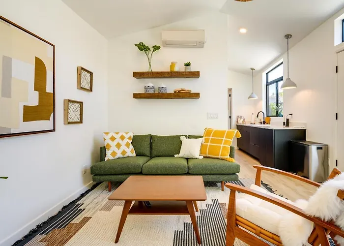 Redwood City Extended Stay W/ Big-Screen Tv!