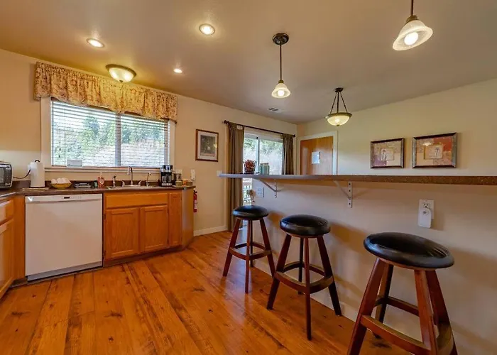 Elk Meadow Cabins 13A Bears Den Suite