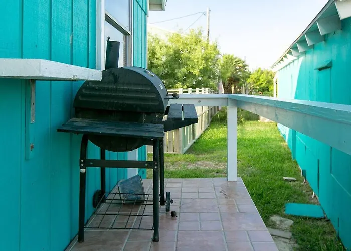 Waterfront Laguna Madre Bayhouse - Fishing, Birding & Family Retreat