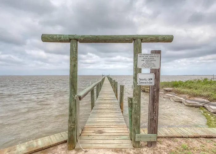 Waterfront Laguna Madre Bayhouse - Fishing, Birding & Family Retreat