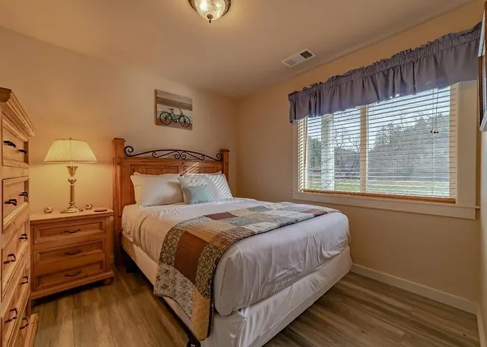Elk Meadow Cabins 17A Gold Rush Suite