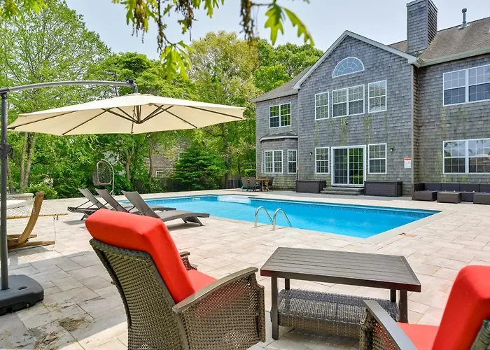 Pet-Friendly Southampton Paradise With Pool!