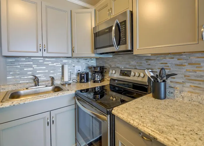 North Topsail Beach Vacation Rental W/ Balcony!