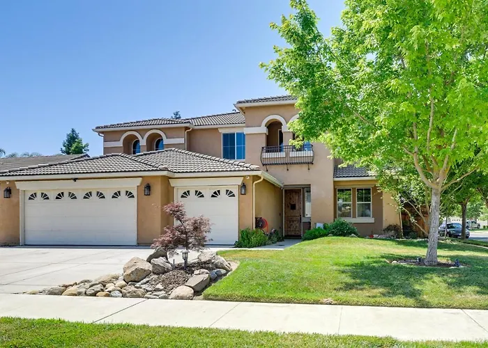 California Vacation Rental W/ Private Pool & Patio