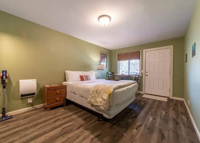 Elk Meadow Cabins 15B Lady Bird - Single Room