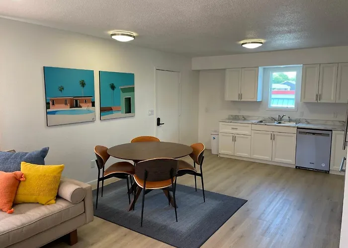 2Nd Floor, 2 Bedroom Condo, Sleeps 6