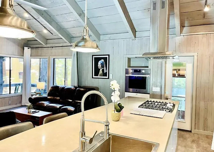 Modern House W. Fast Internet In 1 Acre Land