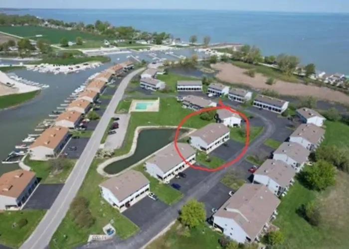 Sunnie Days Condo In Oak Harbor On Lake Erie!