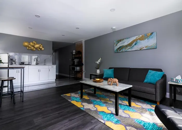 Quaint 1 Bedroom Apartment Sleeps Near Niagara Falls & Casino