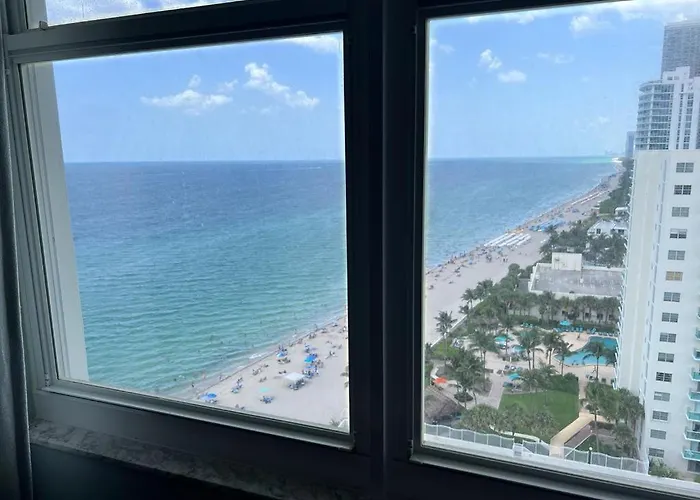 Atlantic Penthouse: Beachfront Luxury with Ocean Views