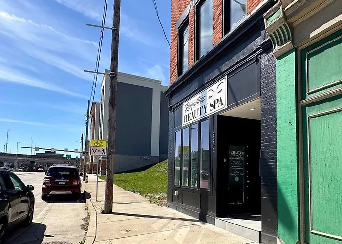 Unique Artsy 2 Bdrm Apt 1.5 Mi From Downtown