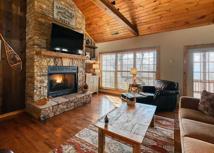 Flying Squirrel Lakeview House - Spacious House With Private Deck And Hot Tub