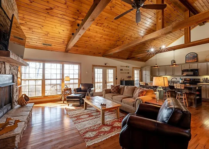 Flying Squirrel Lakeview House - Spacious House With Private Deck And Hot Tub