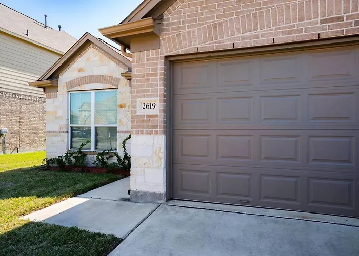 Select Exclusive Room In Fresno Texas