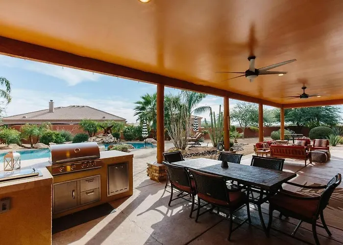 Sprawling Arizona Oasis W/ Dream Backyard