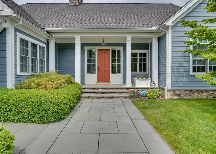 Stockbridge Retreat W/ Pool & Hot Tub!