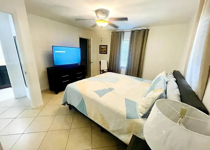 Modern Sun N Lake Villa Self Check-In