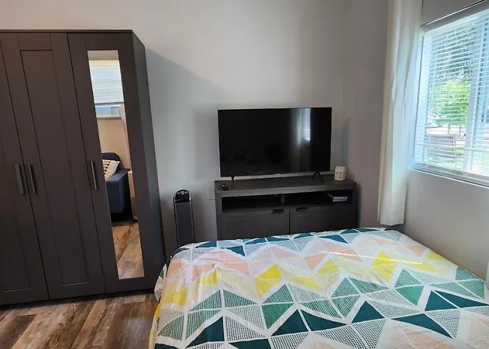 New ! Lovely Studio W/ Patio, Parking On Premises