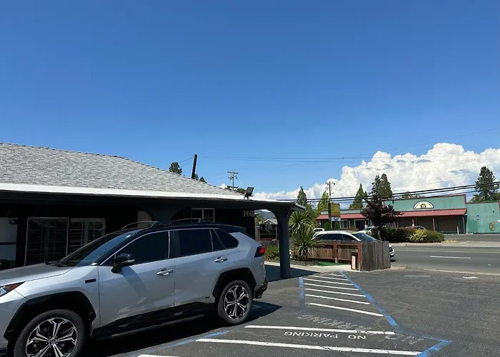 Western Village Inn-Newly Renovated
