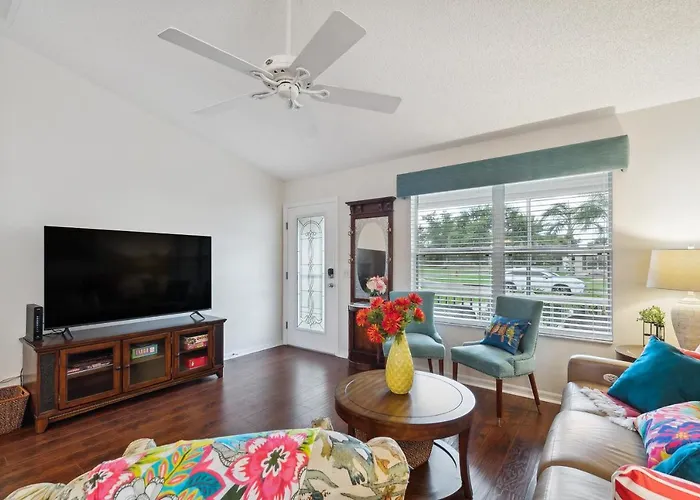 Charming Designer Home Near Lake Sumter