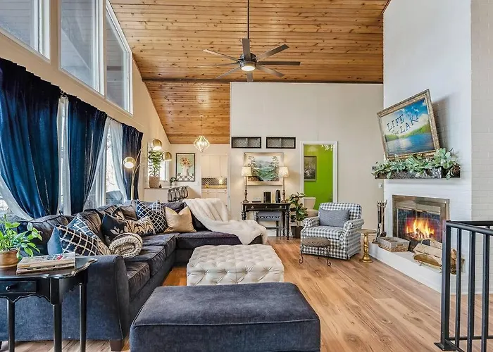 Private Lake House Sleeps Large Groups On The Water Swim N Boat Dock Lots Of Amenities