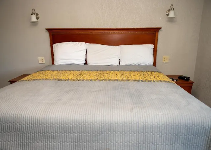 Riverside Inn And Suites