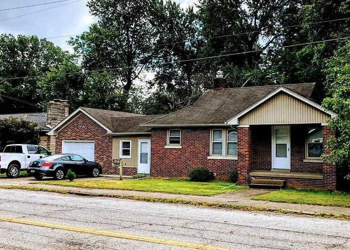 2Br Private House Available Close To Ue