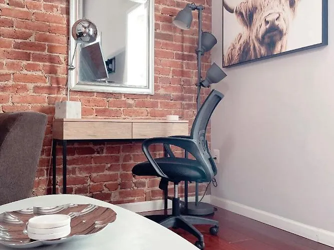 Navy Yard Gem: Stylish Condo Near Nationals Stadium