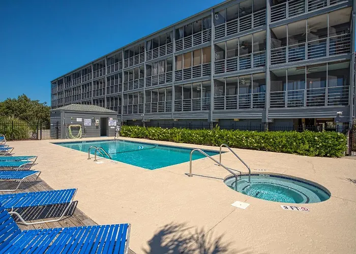 Bella Vista: Marshfront Condo 1 Block To The Beach. Pool & Hot Tub-1St Floor