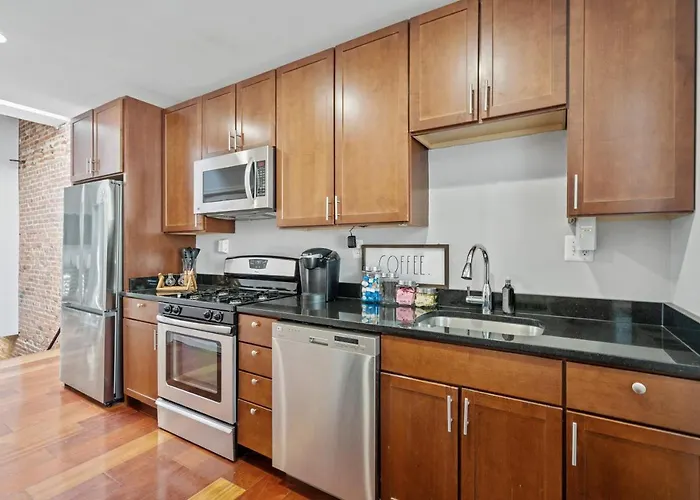 Navy Yard Gem: Stylish Condo Near Nationals Stadium