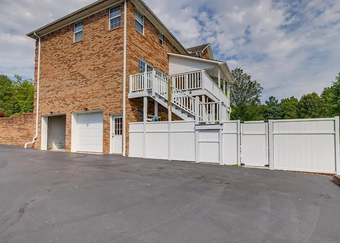 Tennessee Vacation Rental W/ Balcony!