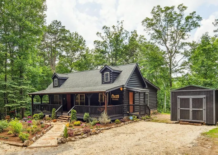 Pet-Friendly Lake Lure Cabin W/ Outdoor Oasis!