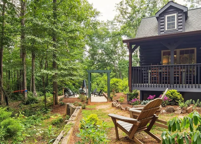 Pet-Friendly Lake Lure Cabin W/ Outdoor Oasis!