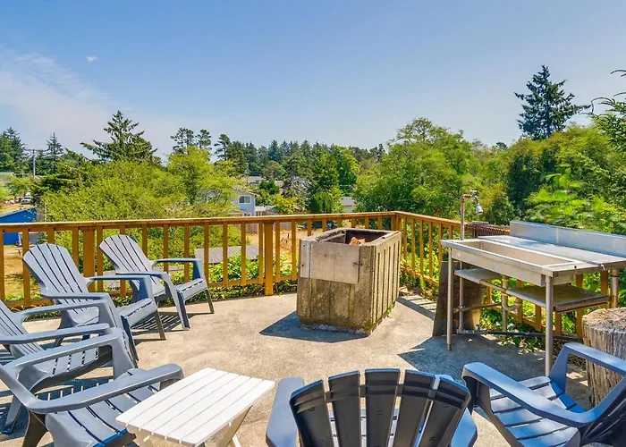 Westport Retreat W/ Pool Table: Walk To State Park