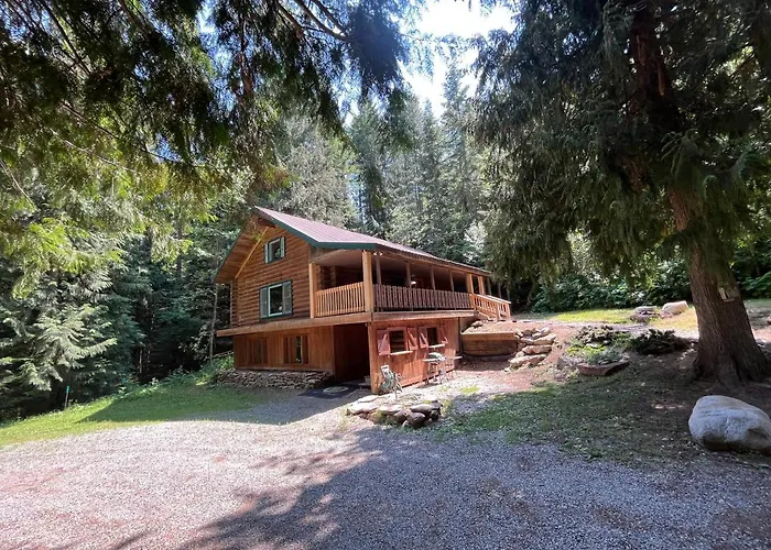 Private Forest Lodge Near Silverwood Theme Park - Sleeps 10