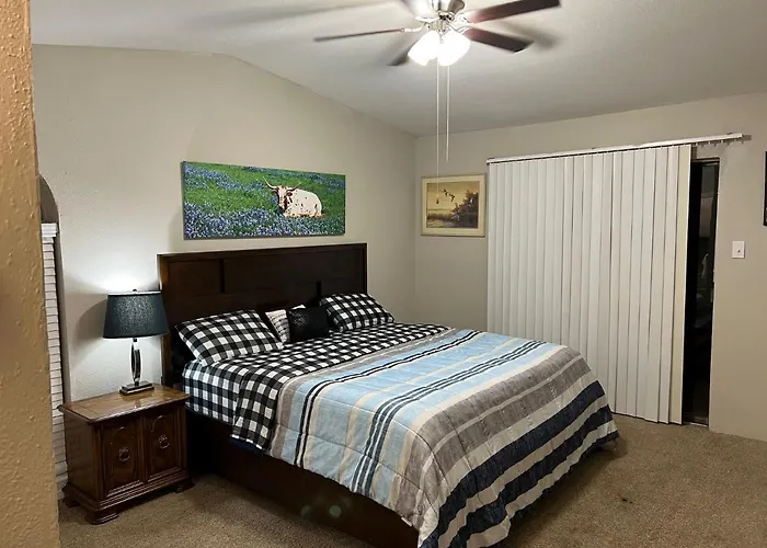Beautiful 1-Bedroom Townhome With Nice Amenities