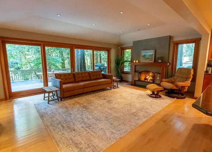 Bridle Trails Treehouse