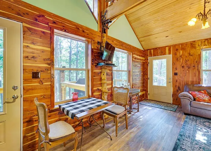 Pet-Friendly Eureka Springs Rental W/ Private Deck