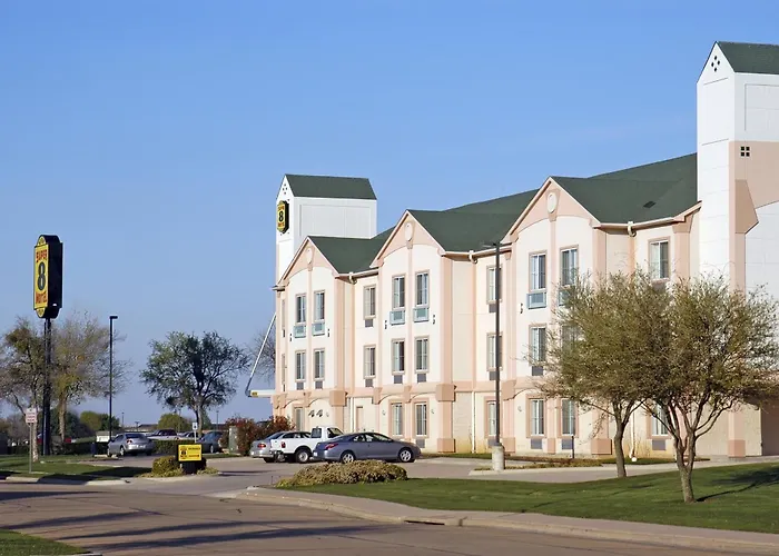 Super 8 By Wyndham Irving/Dfw Apt/North